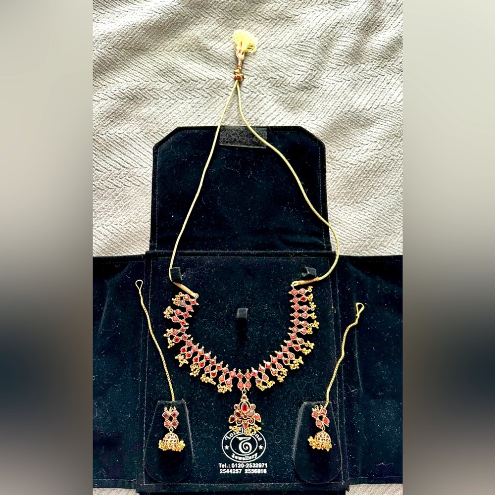 Indian Bollywood Style Choker Ceremonial Jewelry Set - Picture 4 of 5